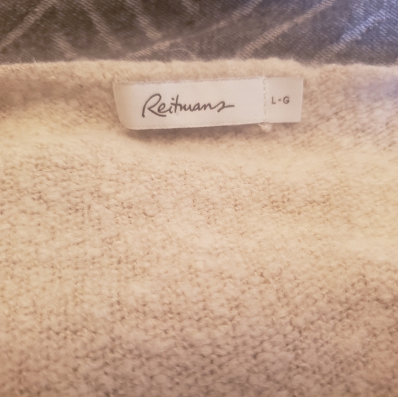 3/$25 Very soft V-Neck sweater with wider sleeves from Reitmans size L - Picture 3 of 5